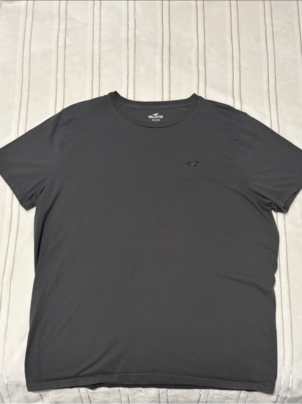 Hollister Men's Dark Gray Crewneck Tee